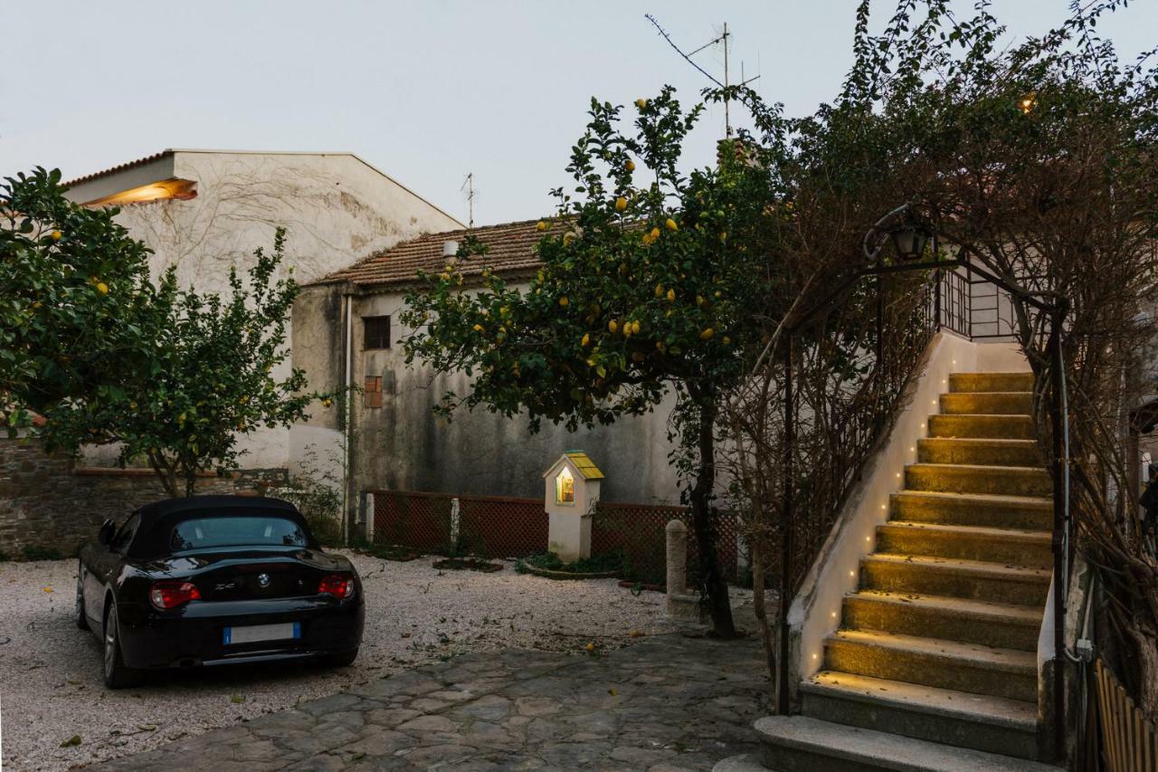 La Concha Suites Pioppi Dış mekan fotoğraf