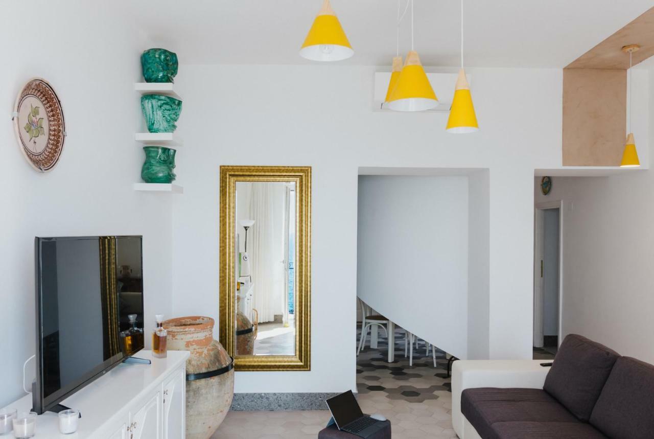 La Concha Suites Pioppi Dış mekan fotoğraf